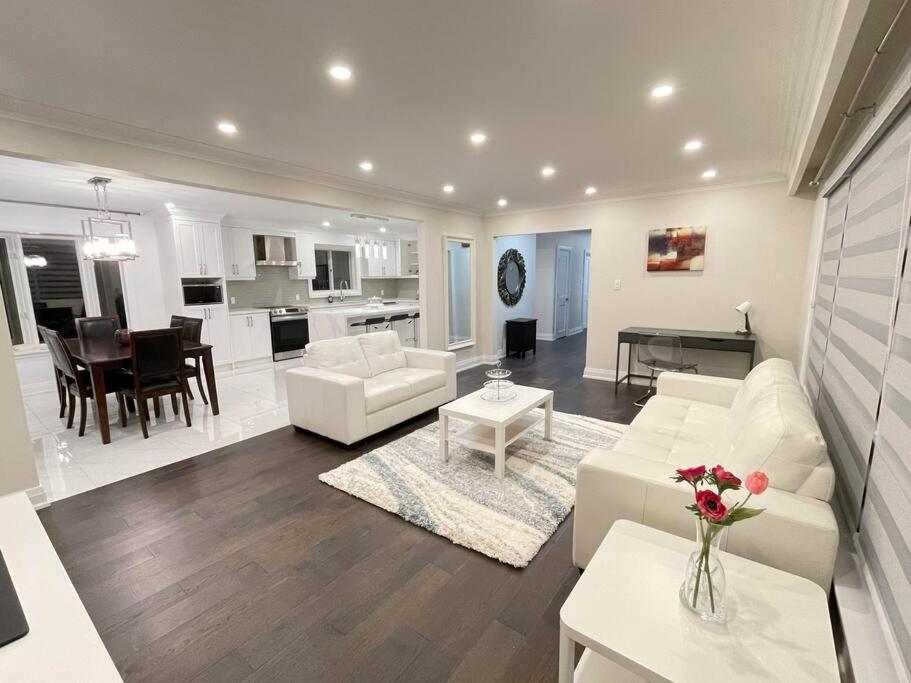 3-Bedroom Modern Luxury Apartment In The Heart Of City Toronto Zewnętrze zdjęcie