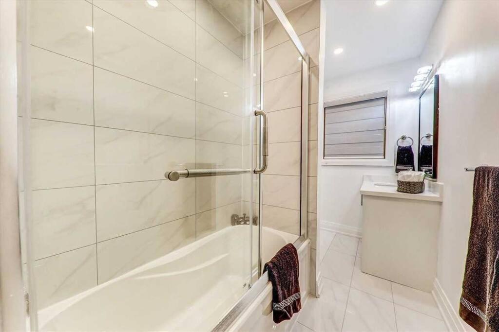 3-Bedroom Modern Luxury Apartment In The Heart Of City Toronto Zewnętrze zdjęcie