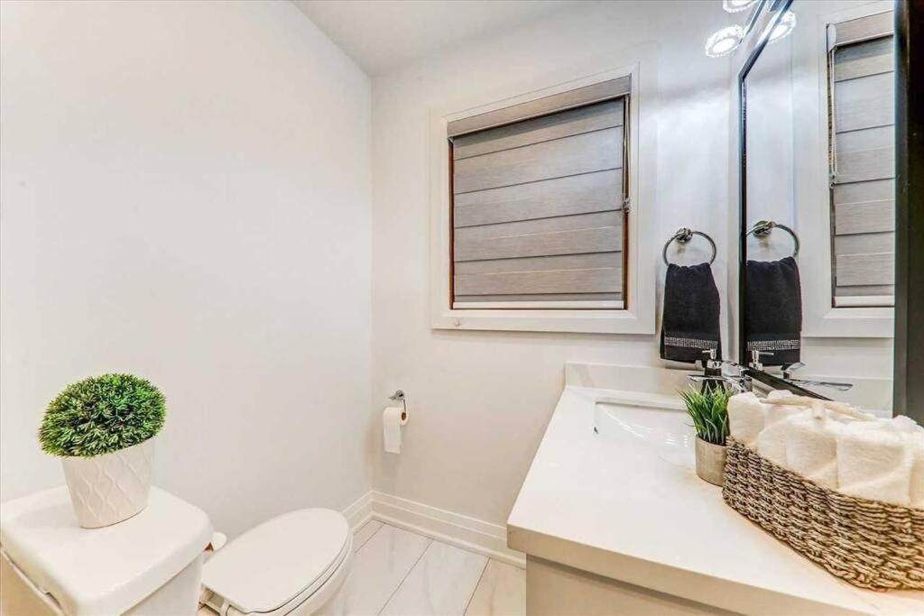 3-Bedroom Modern Luxury Apartment In The Heart Of City Toronto Zewnętrze zdjęcie