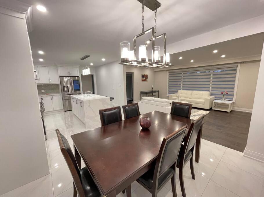 3-Bedroom Modern Luxury Apartment In The Heart Of City Toronto Zewnętrze zdjęcie